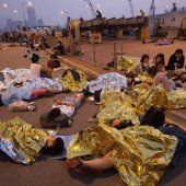 Ermittlungen gegen Polizisten in Hongkong wegen Attacke gegen einen Demonstranten