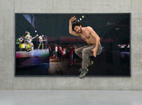 Kunsthaus Bregenz
Noch bis 11. Jänner 2015 präsentiert das Kunsthaus Bregenz mit Jeff Wall einen der zugleich innovativsten und auch klassischsten Künstler seiner Generation. Objekte der in Basel lebenden Künstlerin Hannah Weinberger sind in der KUB-Arena zu begutachten.