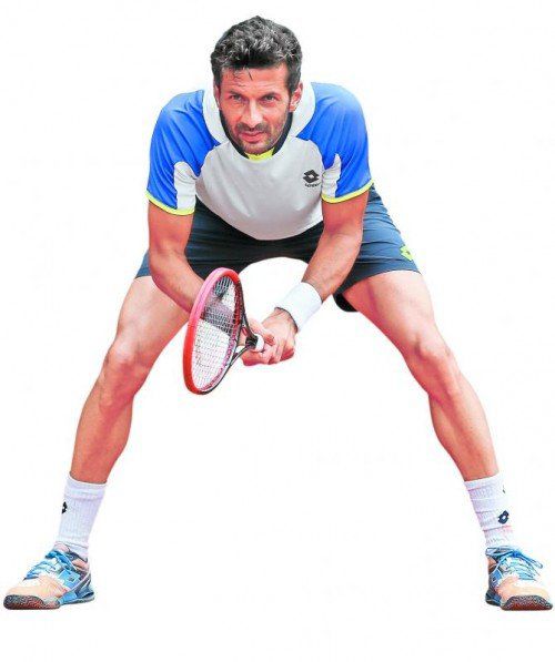 Julian Knowle ist einer der wenigen Spieler auf der ATP-Tour, die Vor- und Rückhand beidhändig spielen. Seinen 17. und bislang letzten ATP-Titel holte der gebürtige Harder im Juni dieses Jahres an der Seite des Deutschen Andre Begemann in Halle (Ger) mit einem 6:1-, 7:5-Finalerfolg über Roger Federer/Marco Chuidinelli. Im Verlauf seiner Karriere hat Knowle 2,737.078 Mill. US-Dollar an Preisgeld gewonnen. Foto: gepa
