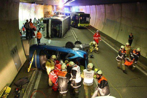 Katastrophenübung Arlbergtunnel; Großübung im Arlbergtunnel; ASFINAG und ÖBB proben den Ernstfall in den Tunnelanlagen am Arlberg; Über 400 Teilnehmer – Großaufgebot der Einsatzkräfte