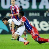 FC Bayern wehrt Angriff Gladbachs ab