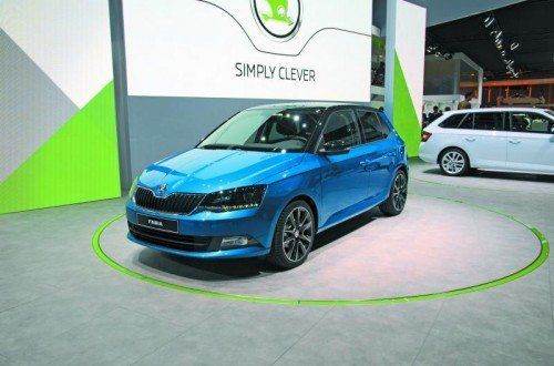 Neuer Fabia
Eines der Messe-Highlights ist der komplett neu entwickelte Skoda Fabia, der erstmals die neue Formensprache der Marke in einem Serienmodell zeigt. Deutliche Fortschritte gibt es auch bei der Technik. Der Fabia bedient sich wie bisher kein anderer Kleinwagen aus den technischen Baukastensystemen des VW-Konzerns. Preis: ab 12.790 Euro. Zeitgleich mit der Kurzheckvariante kommt auch der Combi auf den Markt.