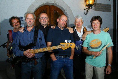 „Never do Well“ haben sich wieder für ein Konzert zusammengetan. HB