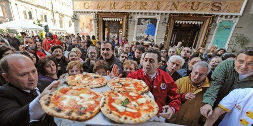 "Der Holzofen ist fundamental", sagen die neapolitanischen Pizzabäcker. APA