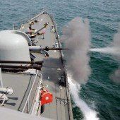 Schusswechsel zwischen zwei Marinebooten