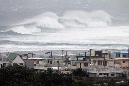 Taifun „Vongfong“ bewegte sich am Freitag auf die südliche Insel Okinawa zu. Am Wochenende soll er auf Land treffen.  Foto:EPA