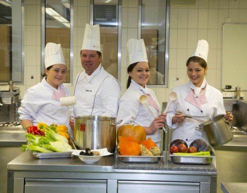 Wolfgang Ponier ist stolz auf seine Schützlinge.  Foto: VN/Paulitsch