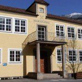 Platzmangel an der Schule: Unterricht auf Schulgängen