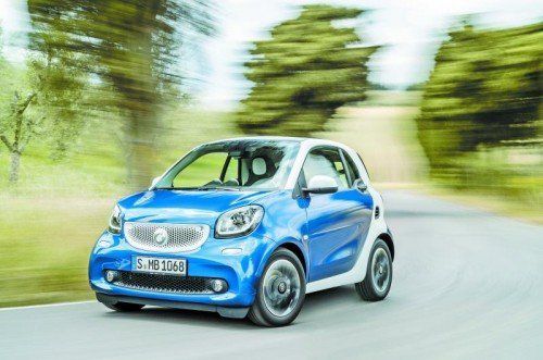 Behalten hat der Smart Fortwo seine Eigenart: Motor und Antrieb im Heck, knapp 2,7 Meter Länge. Fotos: werk