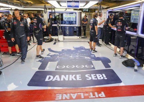 Danke Seb! Red Bull Racing verabschiedete sich von Vettel. Foto: apa