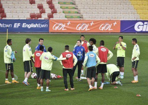 Das brasilianische Team beim Training im Ernst-Happel-Stadion, Dritter von links Trainer Carlos Dunga. Foto: gepa