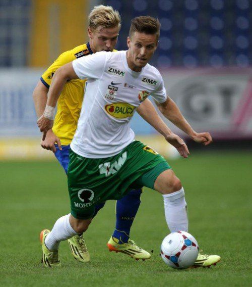 Das Duell Daniel Wolf (vorne) gegen Marcel Holzmann gab es in dieser Saison schon einmal. Foto: gepa