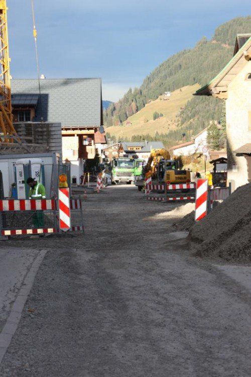 Die Bauarbeiten auf der Walserstraße sollen bis Ende November abgeschlossen sein.  Foto: Gemeinde