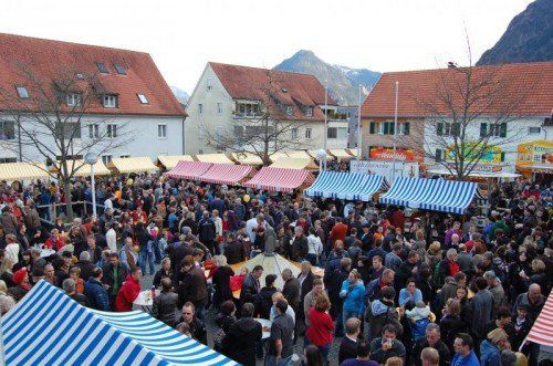 Die Gemeinde Bürs lädt am Sonntag wieder zum beliebten Martinimarkt ein. Auch heuer findet wieder eine
Fashionshow statt. foto: veranstalter