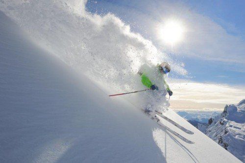 Die tief verschneiten Hänge und gepflegten Arlberger Pisten versprechen Wintersportfans unvergessliche Erlebnisse. Fotos: Lech-Zürs-Tourismus