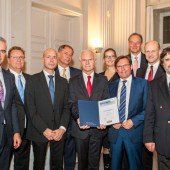 Schoellerbank wieder auf Platz eins