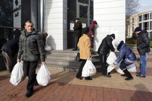 Die Wahl verbessert die Lage der Bewohner von Donezk nicht. Sie sind von humanitärer Hilfe abhängig. EPA
