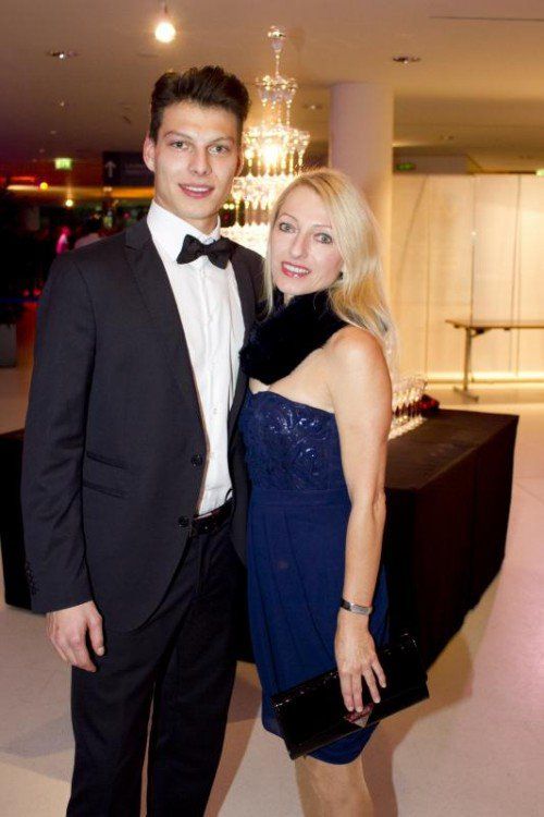Elias Hartmann mit seiner Mutter Nina.