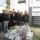 Waibel-Mitarbeiter spenden Geschenke