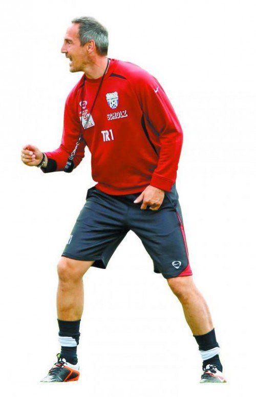 Fünf Jahre liegen zwischen
den Bildern, ganz links: Adi Hütter im Juni 2009 in Altach. Ganz rechts: Adi Hütter im Juni 2012 in Grödig und in der Mitte als Red-Bull-Coach im November 2014
Fotos: VN-Stiplovsek/gepa/apa
