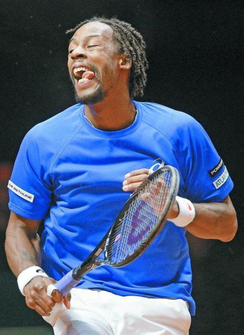 Gael Monfils freut sich über einen Punkt gegen Federer. Foto: ap