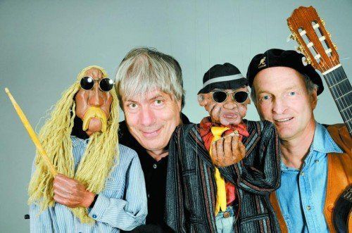 In einer genialen Einheit von Livemusik und professionellem Handpuppen- und Marionettenspiel lassen die beiden Künstler die Grenzen zwischen Realität und Puppenwelt verschwimmen. foto: kammgarn