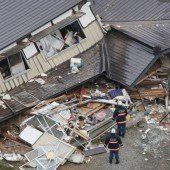 Erdbeben in China und Japan fordern Tote