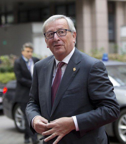 Jean-Claude Juncker macht sich an die Arbeit.  FOTO: AP