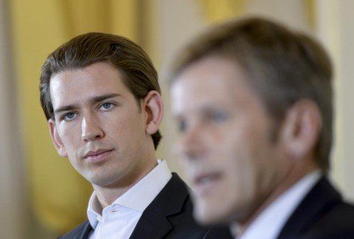 Josef Ostermayer (r.) und Sebastian Kurz laden erneut zum Dialog über das umstrittene Islamgesetz. Foto: APA