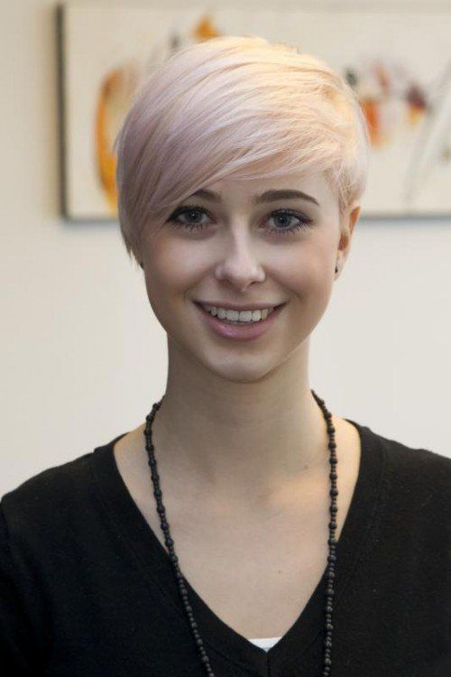 Julia Ebster, Friseurin 
Ich wollte nie etwas anderes machen. Schon als Kind habe ich den Puppen die Haare frisiert. Außerdem bin ich gerne mit Menschen zusammen.