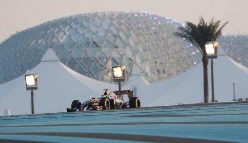 Lewis Hamilton gab am ersten Tag in Abu Dhabi das Tempo vor, für Nico Rosberg ist der Titelfavorit aber nicht unerreichbar. Foto: ap