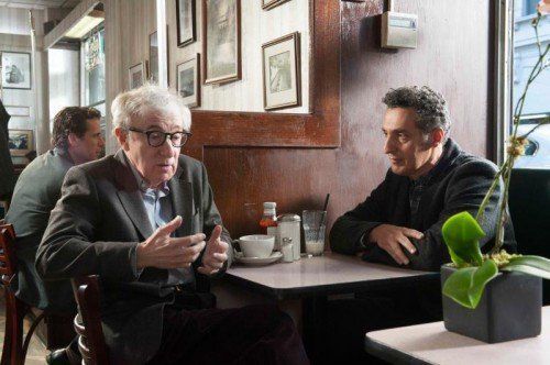 Murray (Woody Allen) bringt seinen Freund Fioravante (John Turturro) gewinnbringend an die Frau. Foto: AP