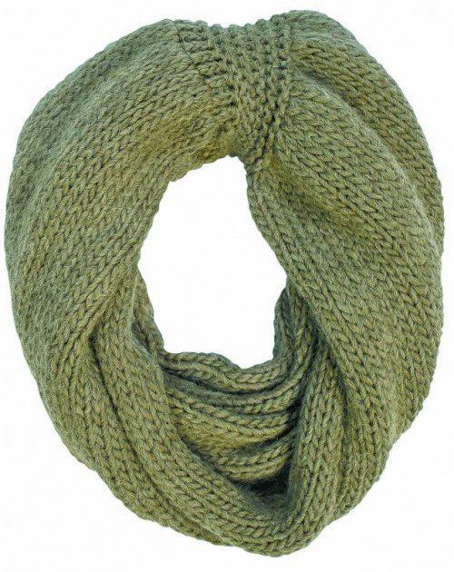 Schlicht aber modern: Dieser beige, gestrickte Schal ist bei Façona um 39,90 Euro erhältlich.