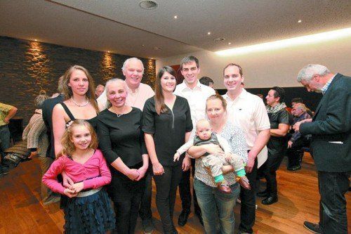 Stolz auf ihr Projekt: Julia, Michaela, Susanne, Rainer, Vanessa, Christian, Leo, Anna und Dieter Schatz. Foto: ame