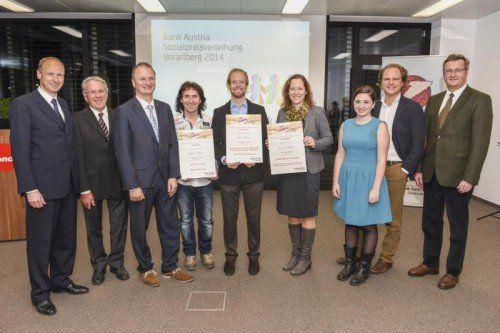 Vertreter der Bank Austria und der Jury mit den Preisträgern Joe Fritsche, Simon Burtscher-Mathis und Bianca Goldmann (v. l.). Fotos: Stiplovsek