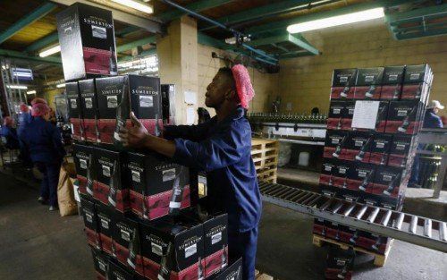Wein ist einer der Exportschlager aus dem Süden Afrikas. Bei der Wirtschaftreise wird auch eine Kellerei mit Vorarlberger Besitzern besucht.  Foto: Reuters