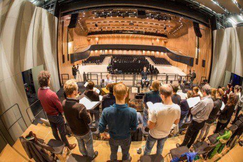 Akustik- und Technik-Vorführung im neuen Montforthaus. Architektur außen und innen sowie technische Details ins Bild holen