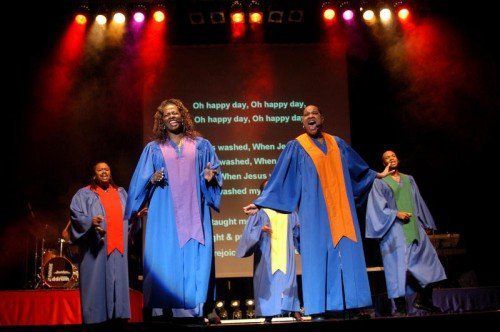 Bei den Original USA Gospel Singers bleibt kein Zuschauer auf seinem Platz sitzen! foto: showfactory