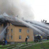 Doppelwohnhaus stand in Flammen