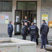 Bewaffneter Mann stürmt Postfiliale in Schwarzach