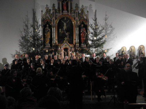 Der Kirchenchor Mellau und die Sinfonietta Vorarlberg unter Erich Haller. Foto: VN/CD