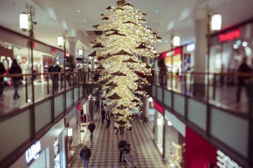 Der Messepark erstrahlt in vorweihnachtlichem Glanz.