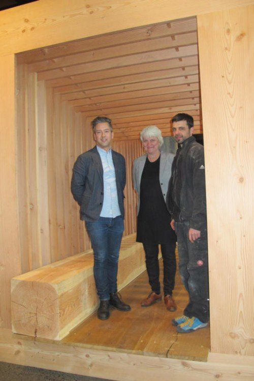 Die Architekten Benesch und Lundeberg mit dem Zimmerer Beer.