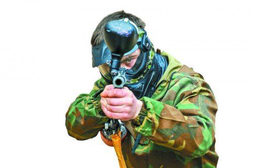 Die Burschen beschossen den Bauernhof mit Paintballs. Symbol