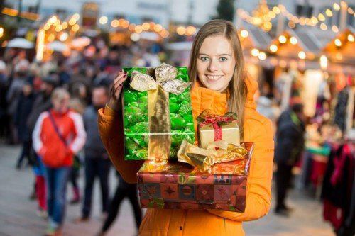 Natalie aus Dornbirn wird keinen Einkaufsstress mehr haben. Sie hat alle Geschenke gekauft. Foto: VN/Steurer