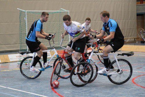 Ein direktes Duell der beiden Höchster Teams beim Weltcupfinale in Deutschland ist frühestens in der Vorschlussrunde möglich. Foto: schwämmle