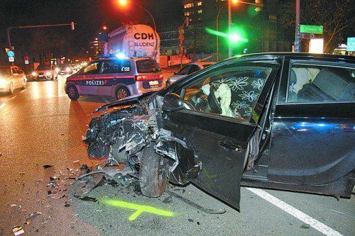 Ein Verletzter bei Unfall auf der Rheinstraße. Foto: VOL.AT