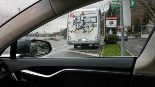 Ein Wohnmobil störte kürzlich die Sicht beim Einbiegen auf die Bregenzer Straße. Die Parklücke soll nun geschlossen werden. Foto: privat