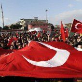 Massenproteste gegen landesweite Großrazzia in der Türkei