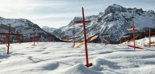 Mit "Das Heu ist schon trocken in den Bergenz" ist die Installation der österreichischen Künstlerin Ona B. in Oberlech betitelt. Fotos: Koller/A. Berchtold